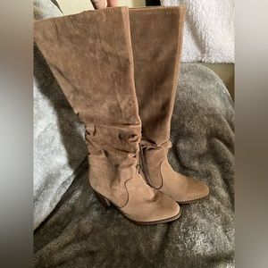 Universal Thread boots size 6 NWT